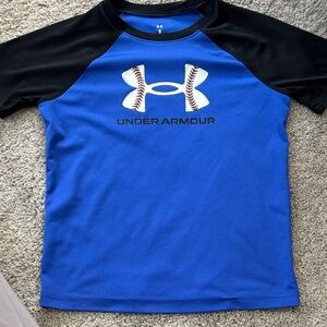 💥Under Armour Boys Blue and Black Raglan Tee